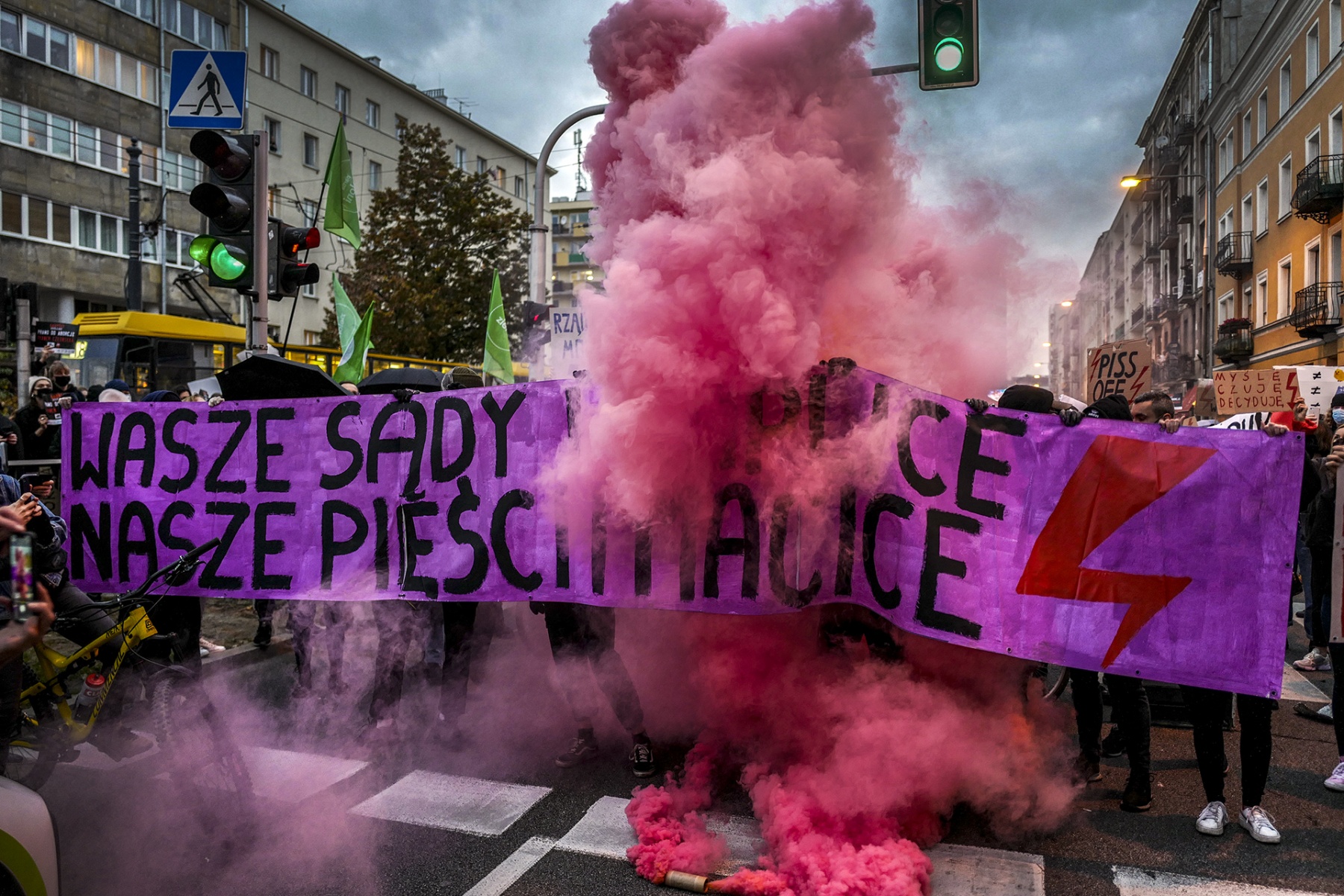 L1720889-Pro-abortion-street-blockade-Warsaw-2021-©-Chris-Niedenthal-2020