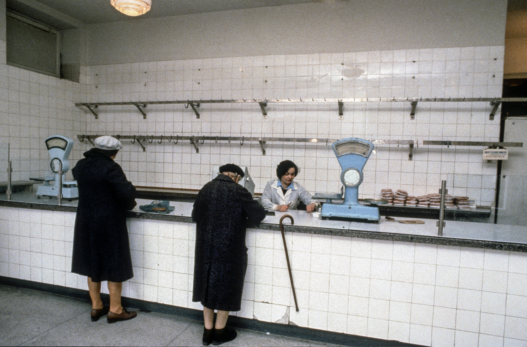 Warsaw-empty-meat-shop-1980s-©-Chris-Niedenthal