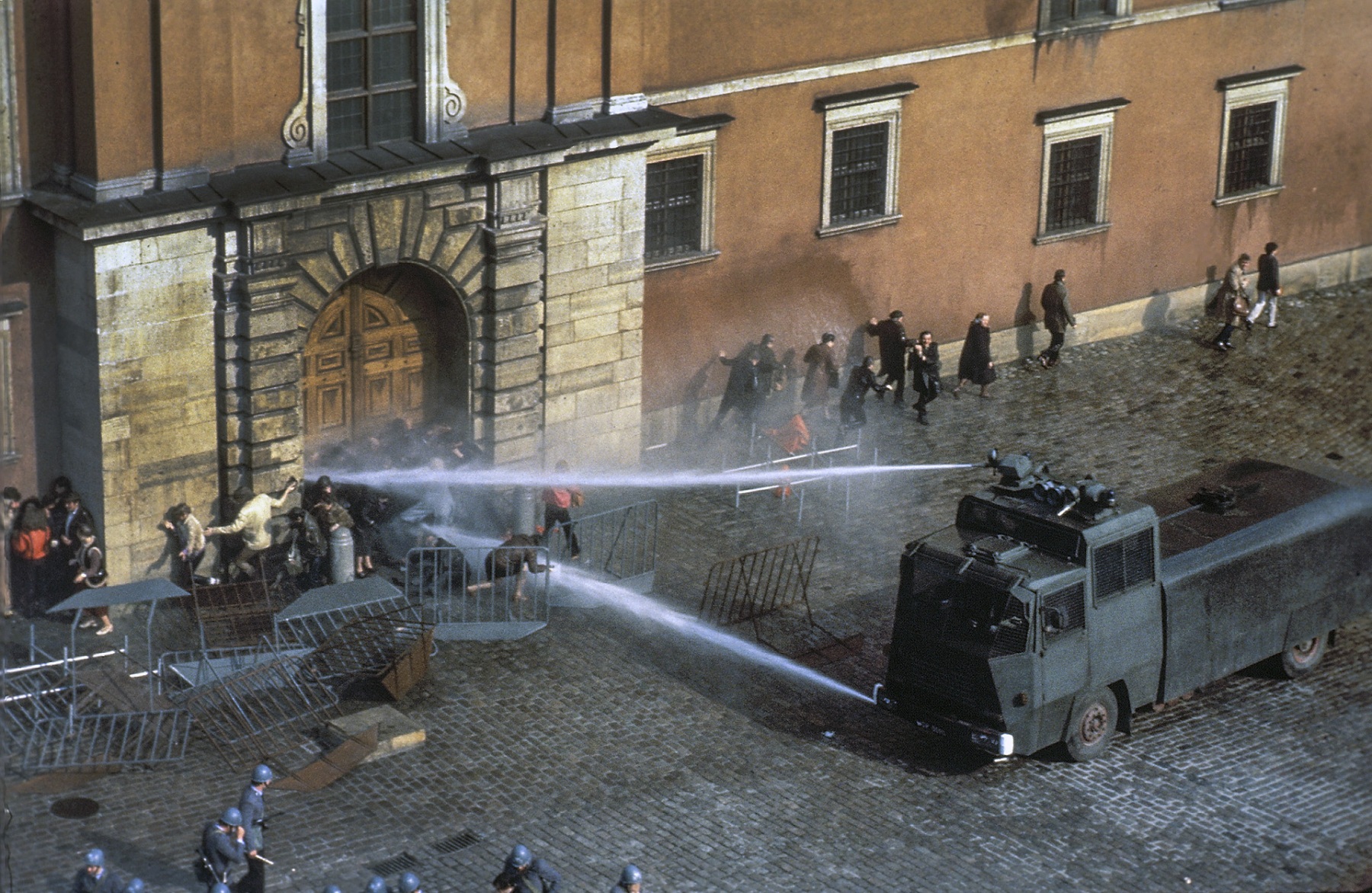 Warsaw-Royal-Castle-May-3rd-1982-Martial-Law-Constitution-Day-©-Chris-Niedenthal