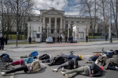 L1170509-Russian-Embassy-Warsaw-10.04.2022-©-Chris-Niedenthal