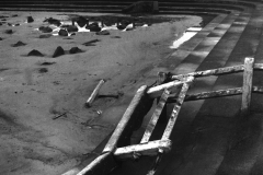 Tynemouth-Lido-with-rubber-glove-35mm-negative-scan-Paul-Kaspar-1920px